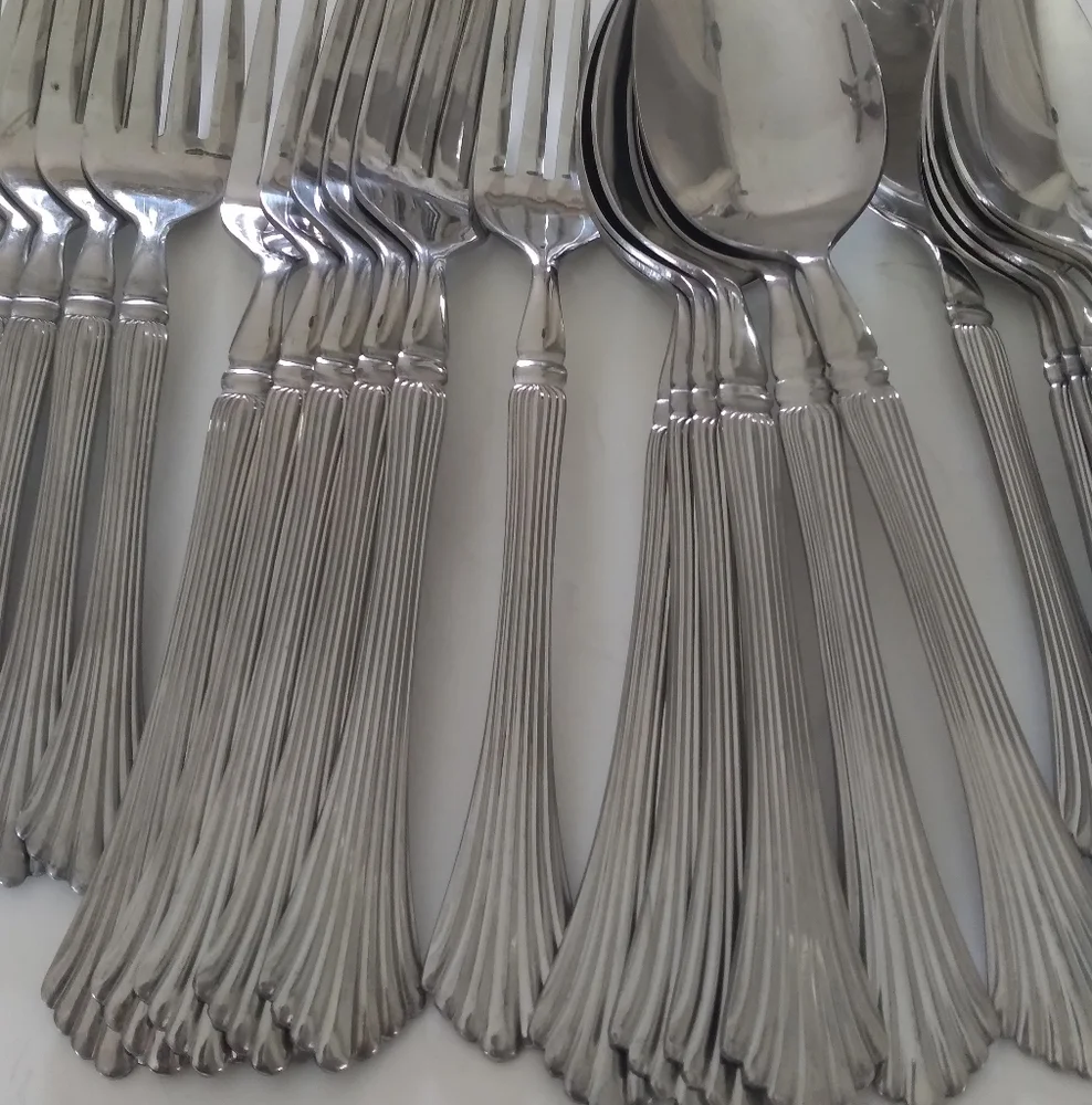 Wesley Forge 32 pcs. Flatware knife Spoons, Dinner Forks